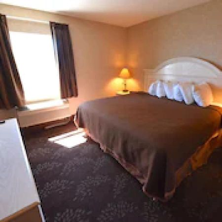 Bridge Vista Beach Hotel And Convention Center Mackinaw City Exterior foto